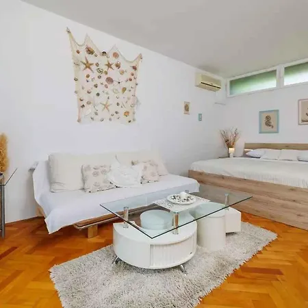 One-bedroom In X