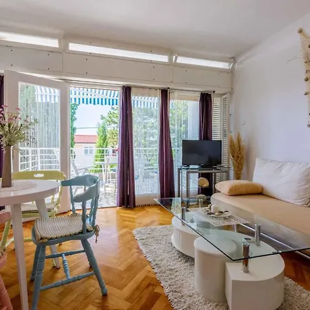 One-bedroom In X Apartment Dramalj