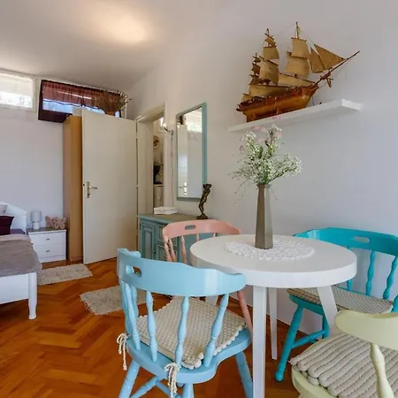 One-bedroom In X *